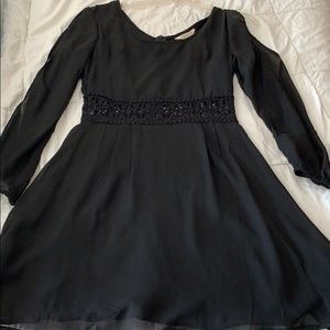 Short long sleeved black dress